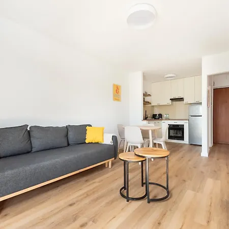 Powisle Comfy By Bookinghost *