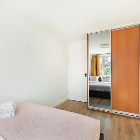 Apartment Powisle Comfy By Bookinghost *